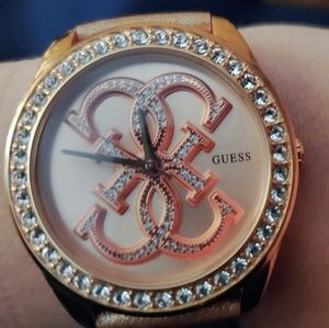 GUESS ROSE GOLD WATCH